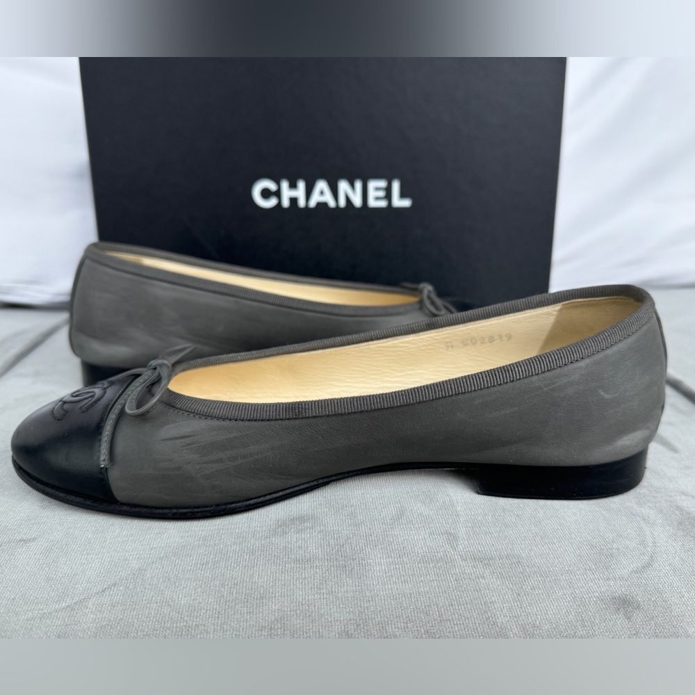 Chanel Gray and Black Leather Ballet Flats with Bow & Interlocking CC Size 36.5 - Picture 4 of 9